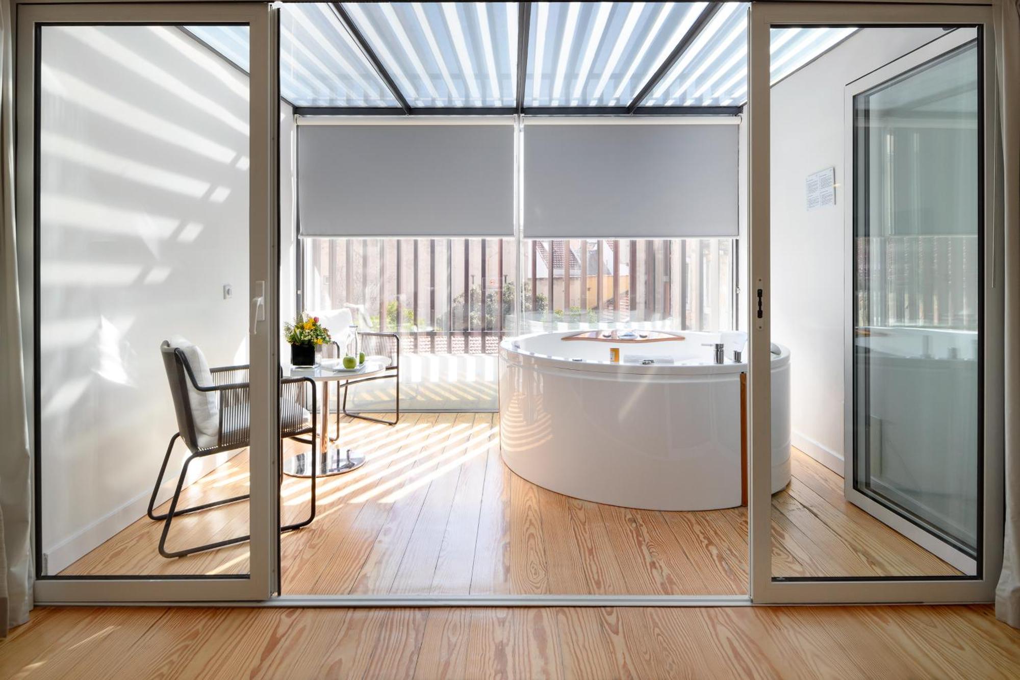 Deluxe Suite Spa Bath
